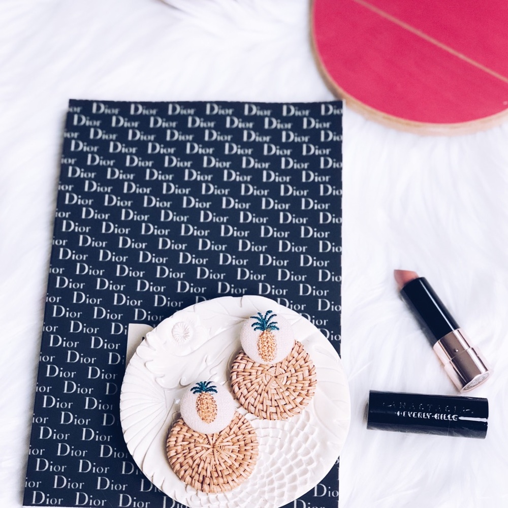 X S O L D X  Pineapple Rattan Straw Dangle